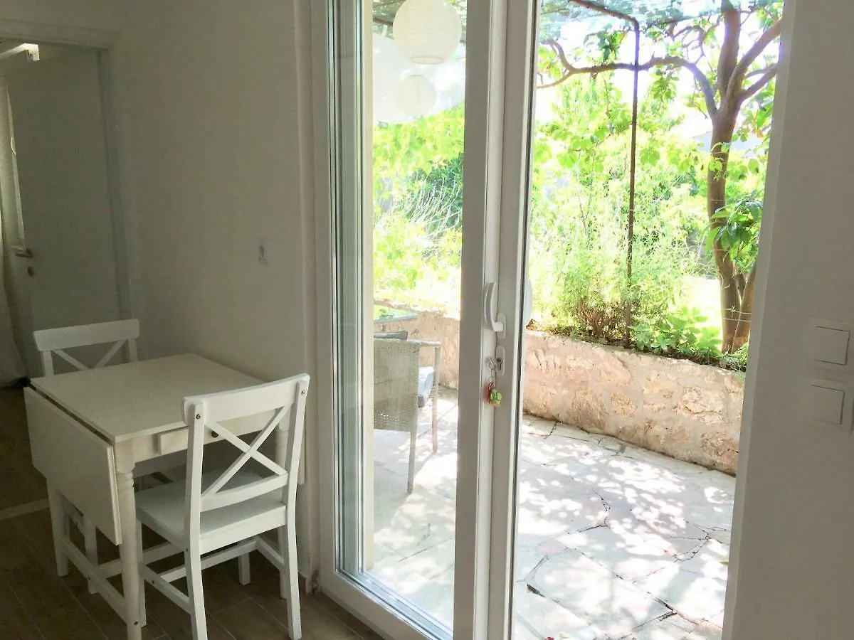 Studio Apartment Mao Trogir Croatia