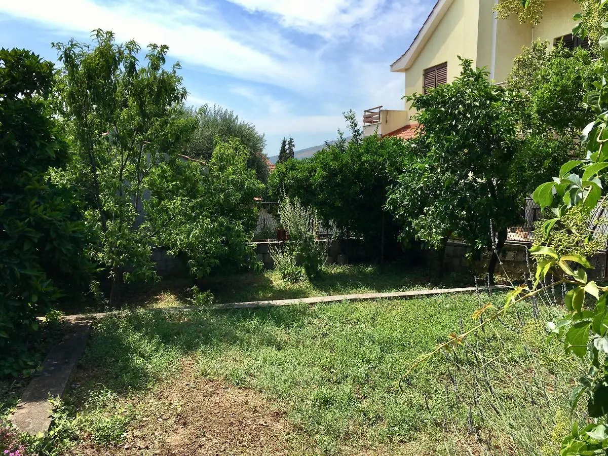 Studio Apartment Mao Trogir 0*,